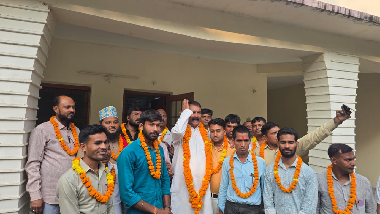 खबर गोंडा से ,मनकापुर में अखिल भारतीय पत्रकार संघ के तत्वावधान में सम्मान समारोह एवं संगठन विस्तार पर हुआ चिंतन*